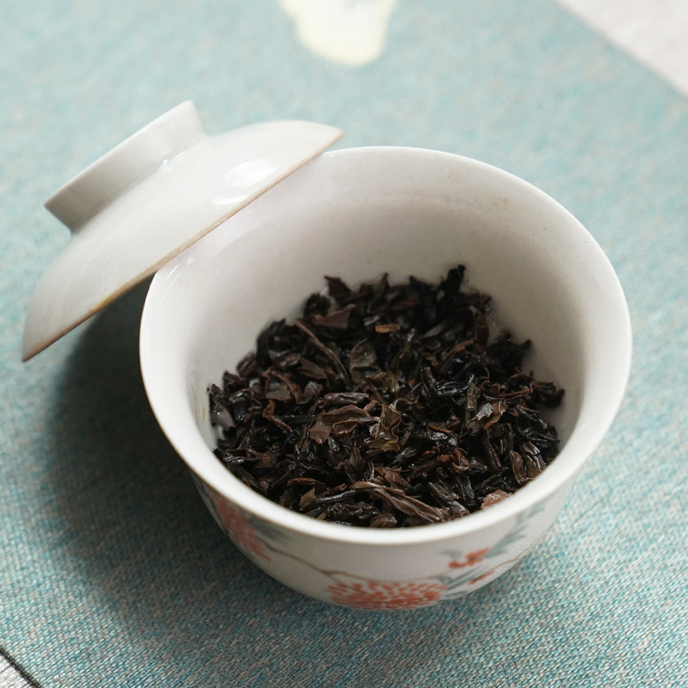 8310 Strong Pine Smoked Traditional Souchong Black Tea 100g Tin[LP02]